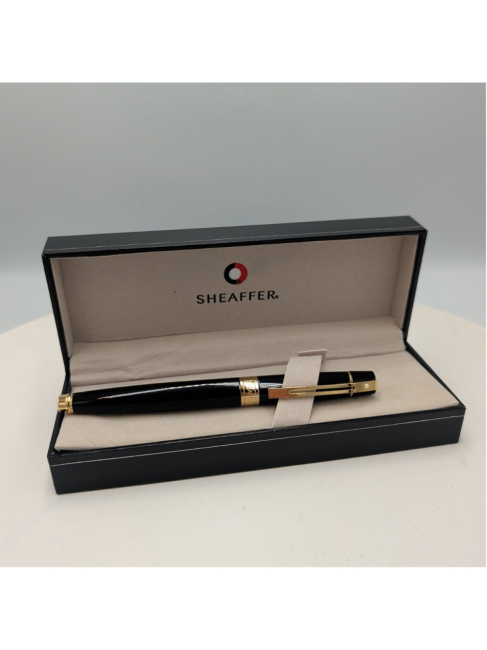 Sheaffer 300 Glossy Black Gold Trim Fountain Pen Name Engraved w Box/Instruction